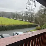Chalet Large Newly Refurbished Lakeside With Optional Private Hot Tub