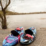 Large Newly Refurbished Lakeside With Optional Private Hot Tub *