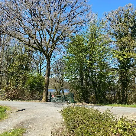 Large Newly Refurbished Lakeside With Optional Private Hot Tub Dağ evi Duneena