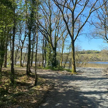 Large Newly Refurbished Lakeside With Optional Private Hot Tub Dağ evi Duneena