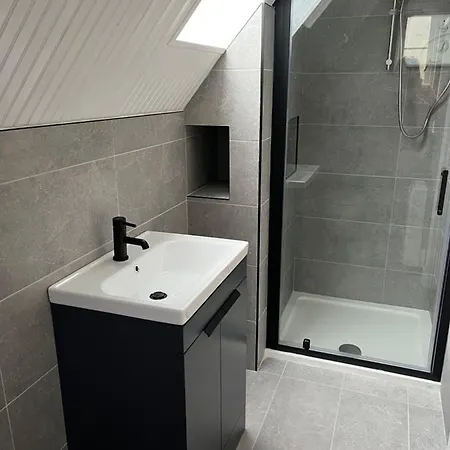 Large Newly Refurbished Lakeside With Optional Private Hot Tub Dağ evi Duneena