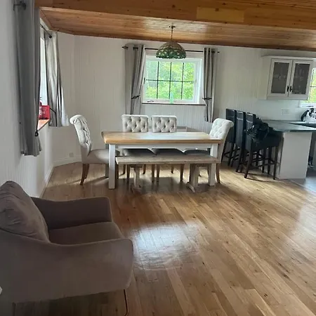 Large Newly Refurbished Lakeside With Optional Private Hot Tub * Duneena