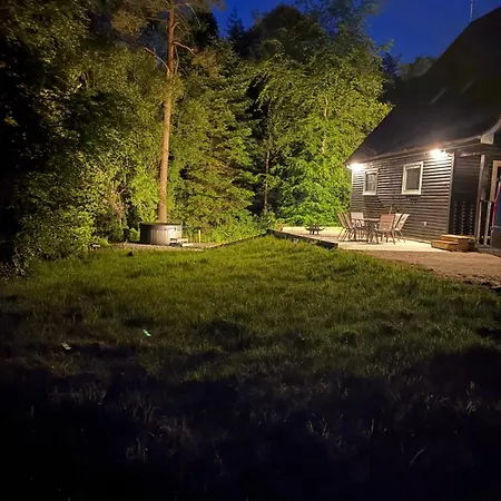 Large Newly Refurbished Lakeside With Optional Private Hot Tub