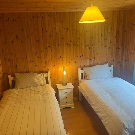 Large Newly Refurbished Lakeside With Optional Private Hot Tub Dağ evi *