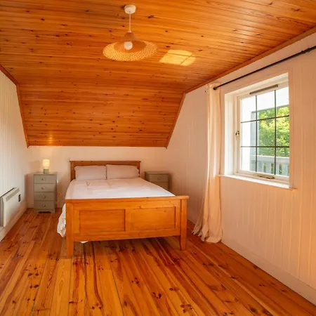 Large Newly Refurbished Lakeside With Optional Private Hot Tub Dağ evi