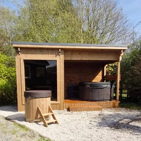 샬레 Large Newly Refurbished Lakeside With Optional Private Hot Tub Duneena