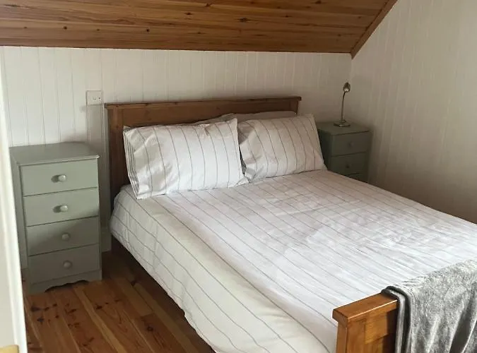 Large Newly Refurbished Lakeside With Optional Private Hot Tub