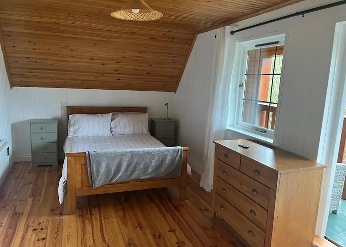 Domek alpejski Large Newly Refurbished Lakeside With Optional Private Hot Tub Duneena
