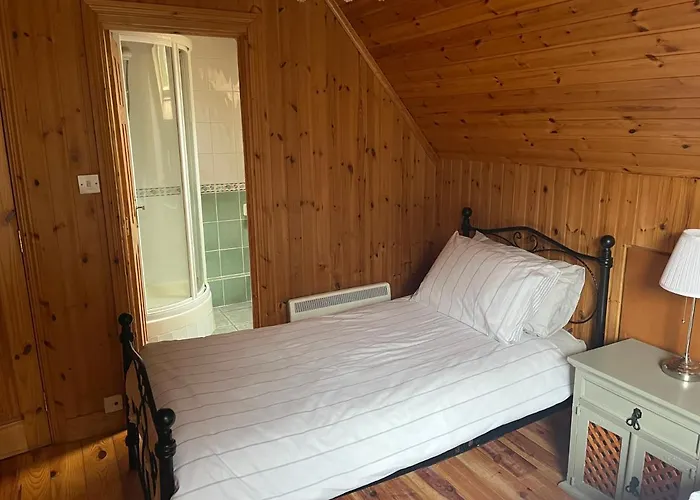 Large Newly Refurbished Lakeside With Optional Private Hot Tub Duneena