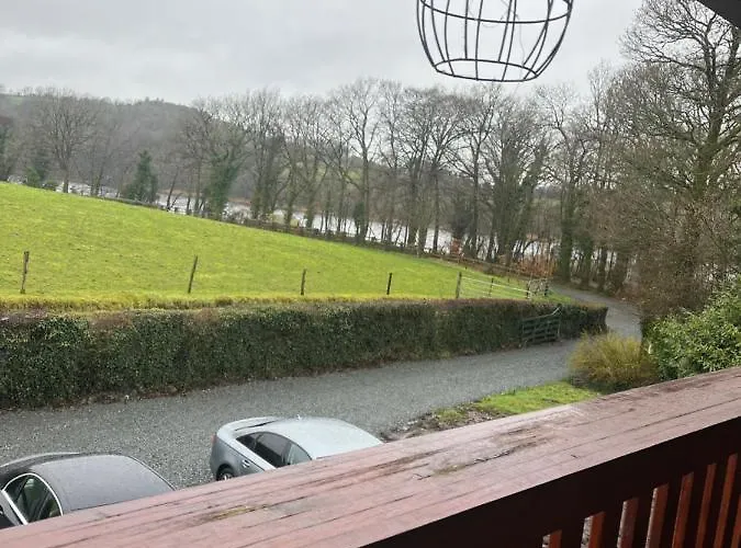 Domek alpejski Large Newly Refurbished Lakeside With Optional Private Hot Tub