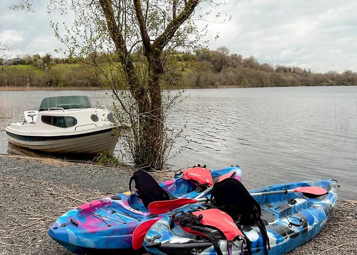 Domek alpejski Large Newly Refurbished Lakeside With Optional Private Hot Tub Duneena