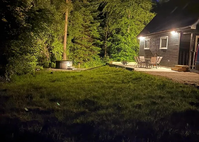 Large Newly Refurbished Lakeside With Optional Private Hot Tub