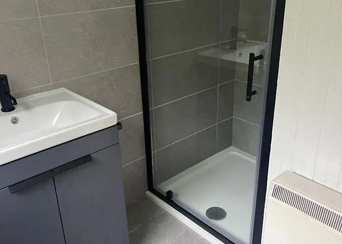 Large Newly Refurbished Lakeside With Optional Private Hot Tub