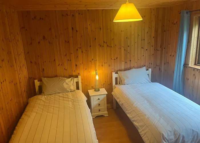 Large Newly Refurbished Lakeside With Optional Private Hot Tub 木屋 *