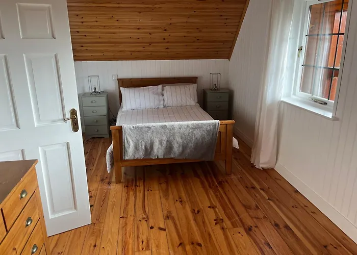 Large Newly Refurbished Lakeside With Optional Private Hot Tub 木屋 Duneena