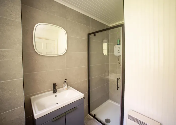 Large Newly Refurbished Lakeside With Optional Private Hot Tub Duneena