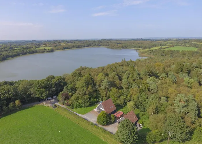 Large Newly Refurbished Lakeside With Optional Private Hot Tub