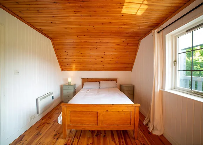 Large Newly Refurbished Lakeside With Optional Private Hot Tub *