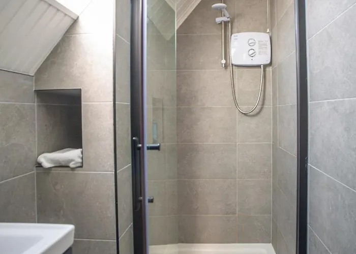 Large Newly Refurbished Lakeside With Optional Private Hot Tub * Duneena