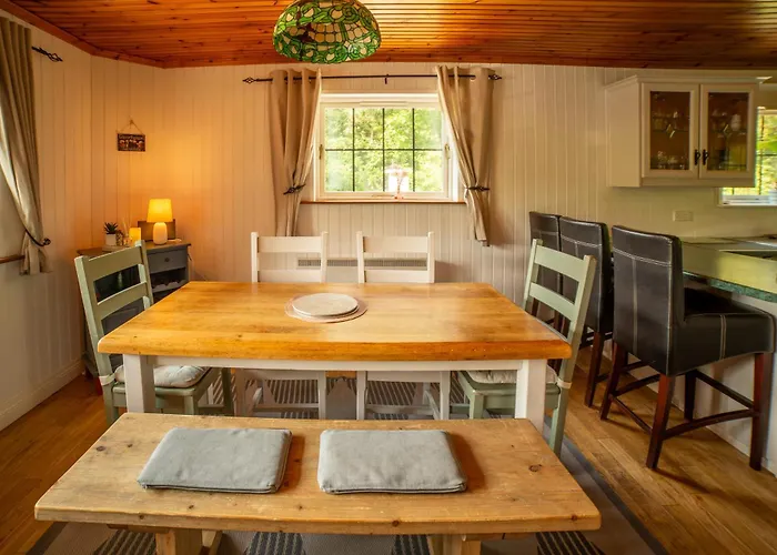 Domek alpejski Large Newly Refurbished Lakeside With Optional Private Hot Tub