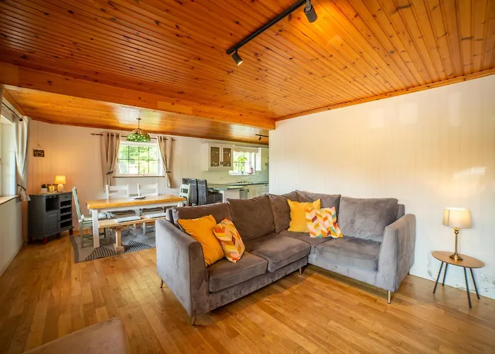 Large Newly Refurbished Lakeside With Optional Private Hot Tub Duneena