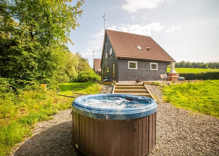Domek alpejski Large Newly Refurbished Lakeside With Optional Private Hot Tub *